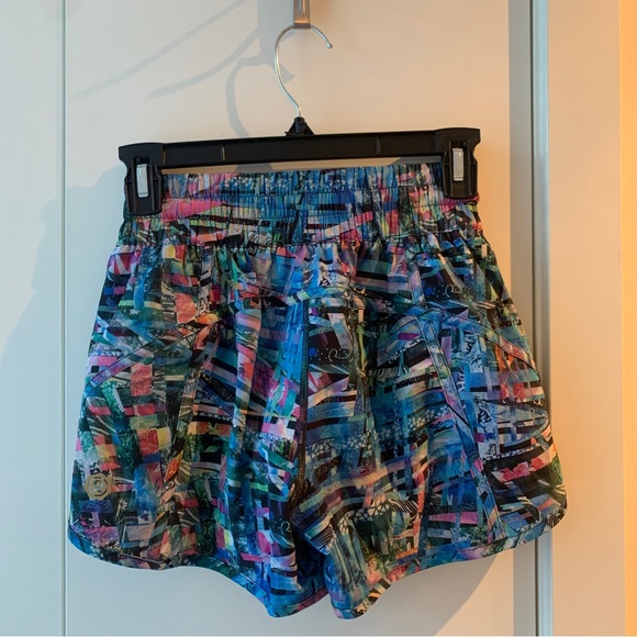 Lululemon Tracker Short V (Seawheeze Edition) size 4. - Picture 2 of 2